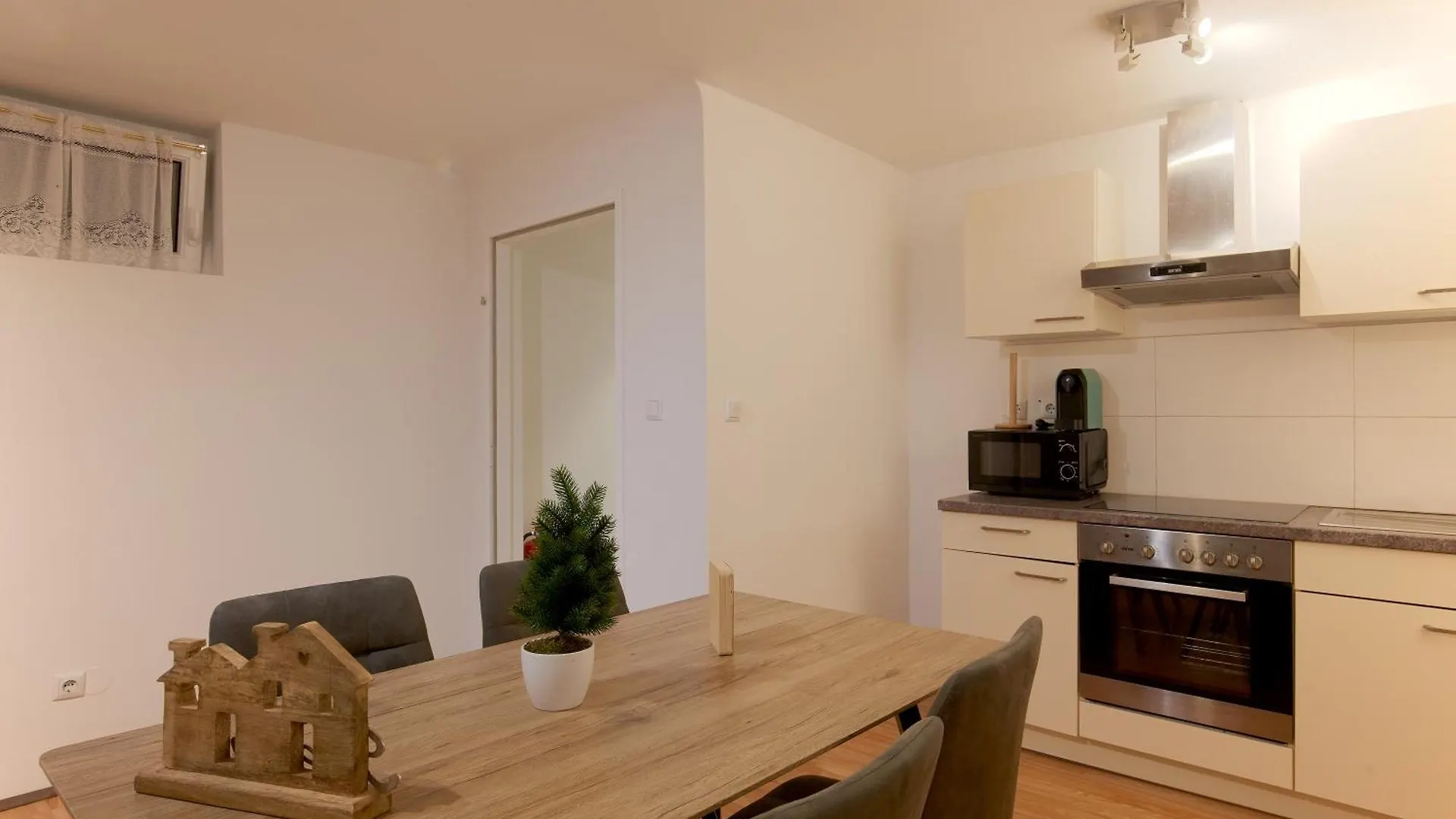 Spacious Apartment Near Schoenbrunn Castle Vienna