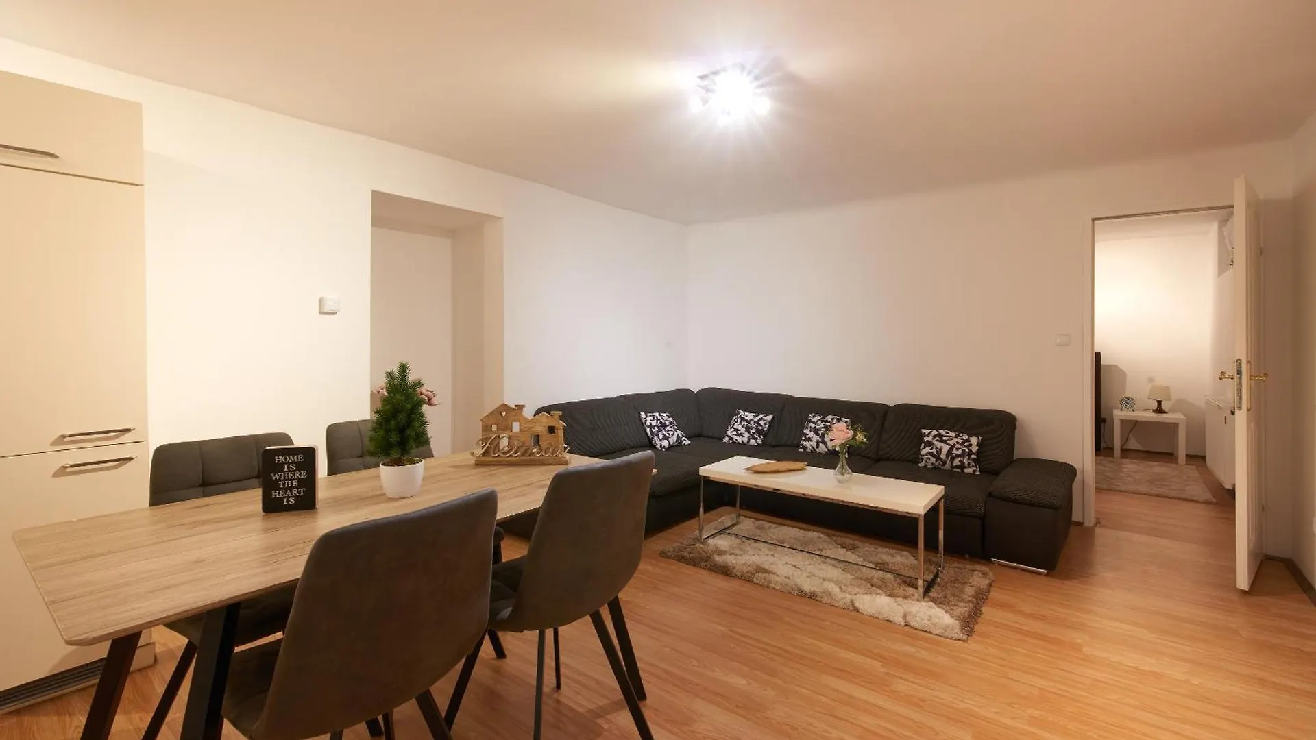 Spacious Apartment Near Schoenbrunn Castle location